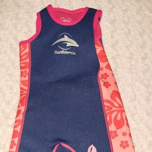 Kids unisex wetsuit 2t to 3t approx